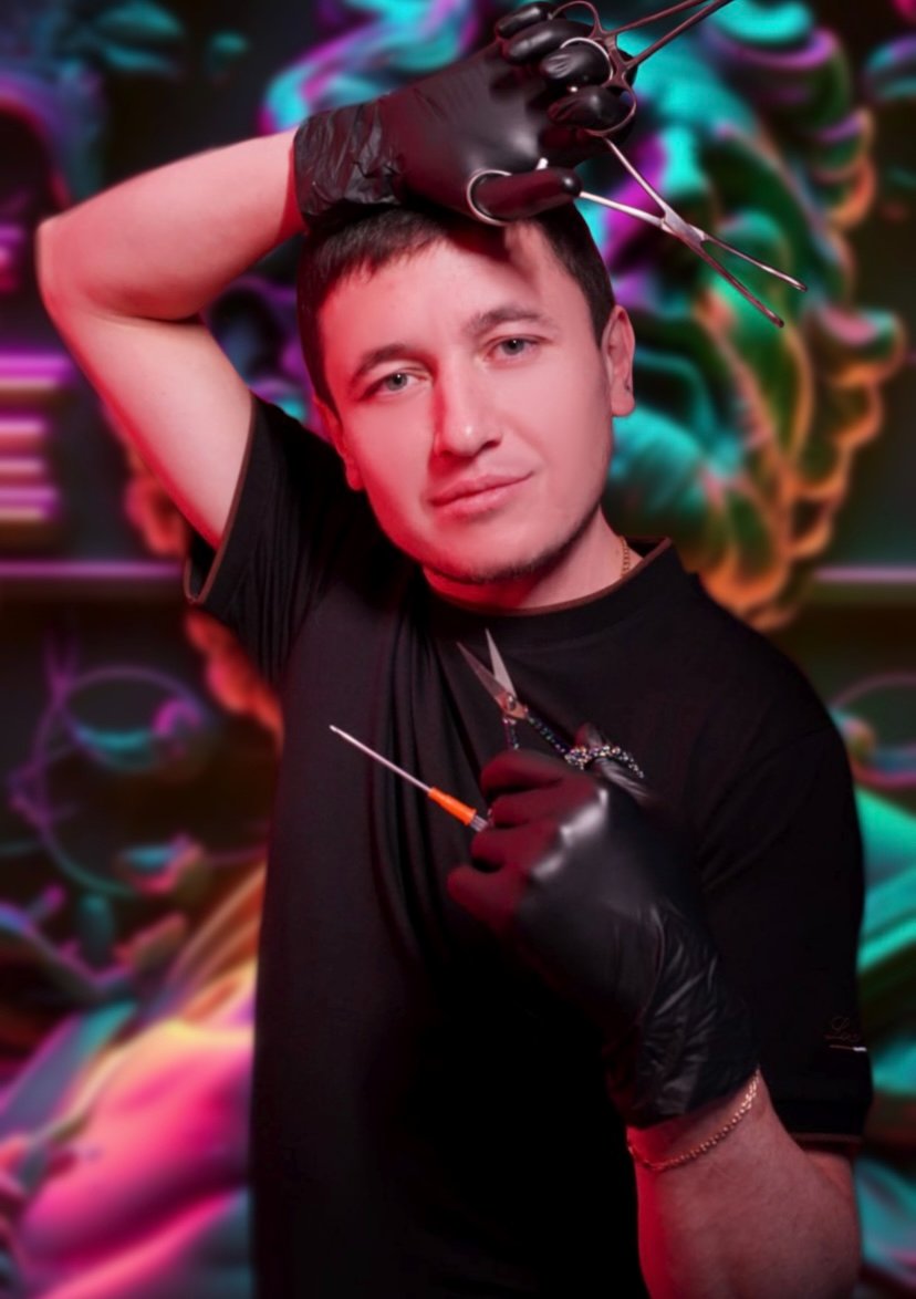Данил, мастер пирсинга